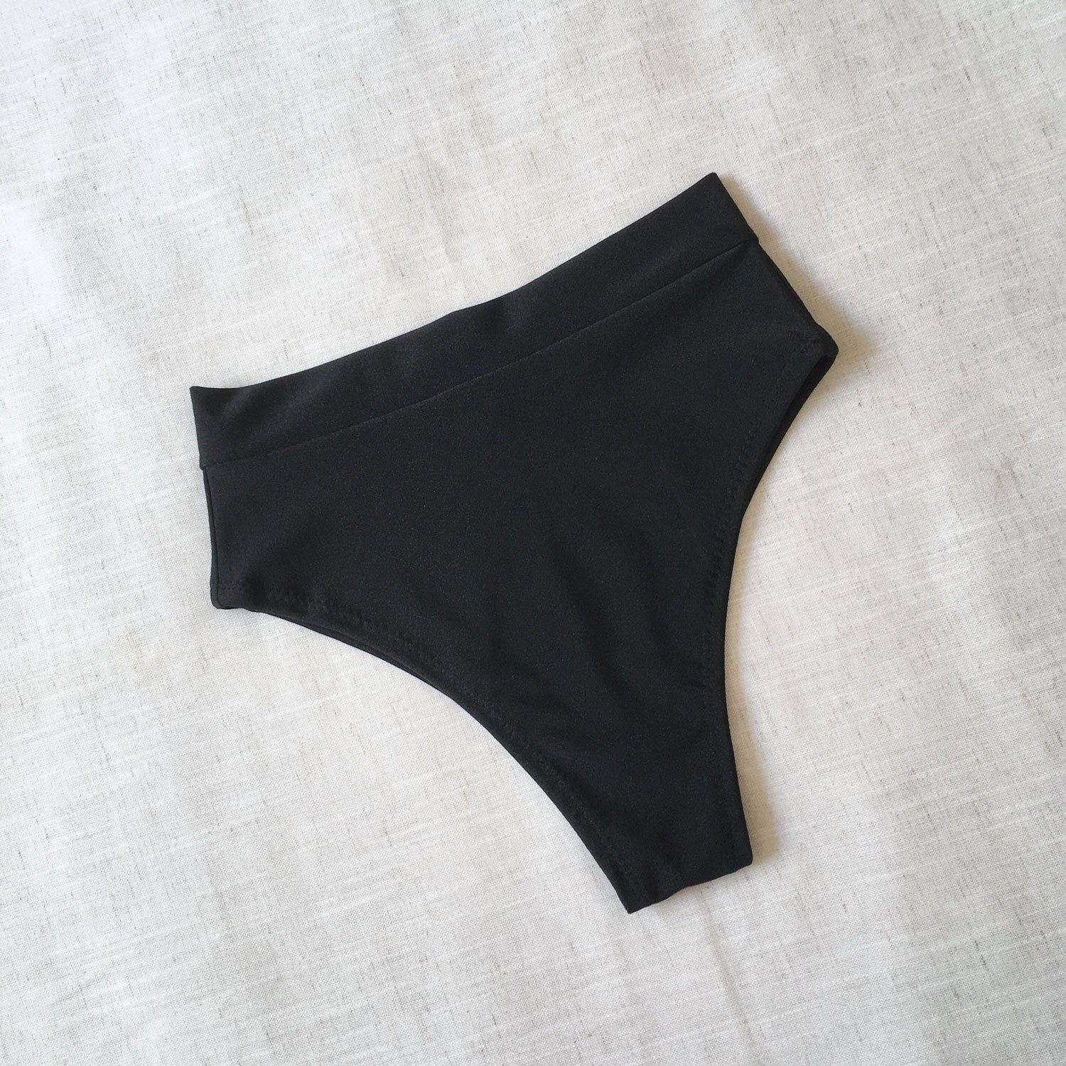 Bombacha Bikini tiro alto cavada