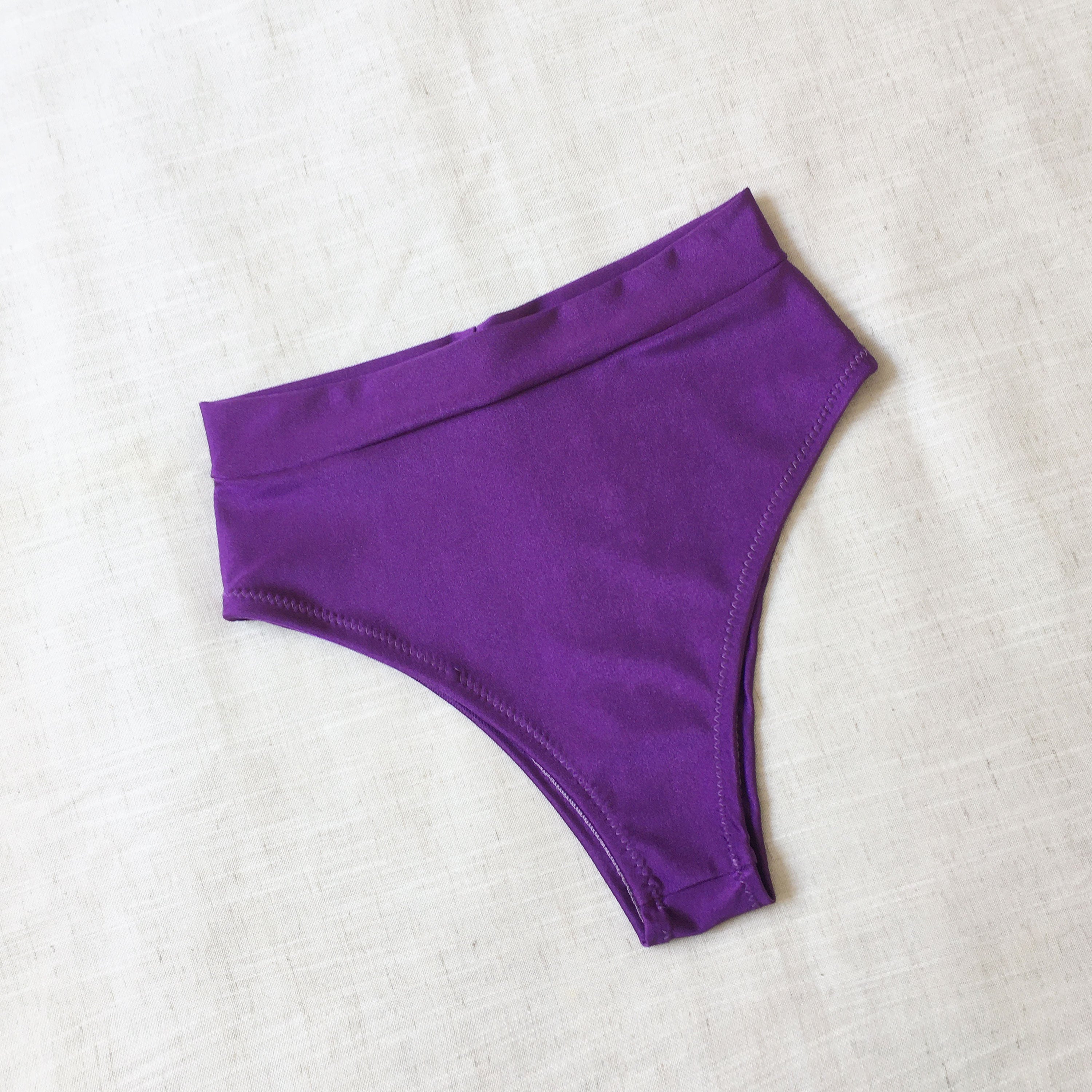 Bombacha Bikini tiro alto cavada