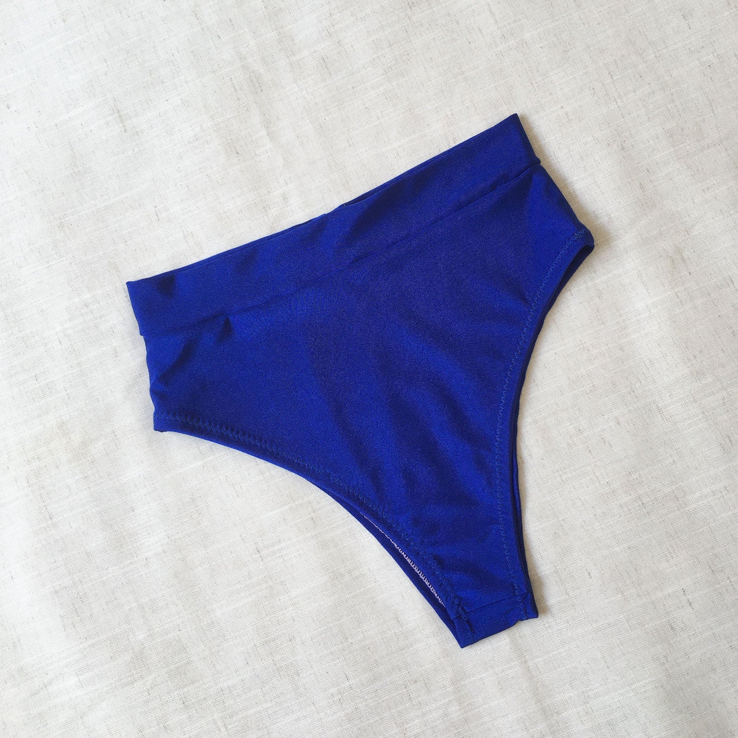 Bombacha Bikini tiro alto cavada