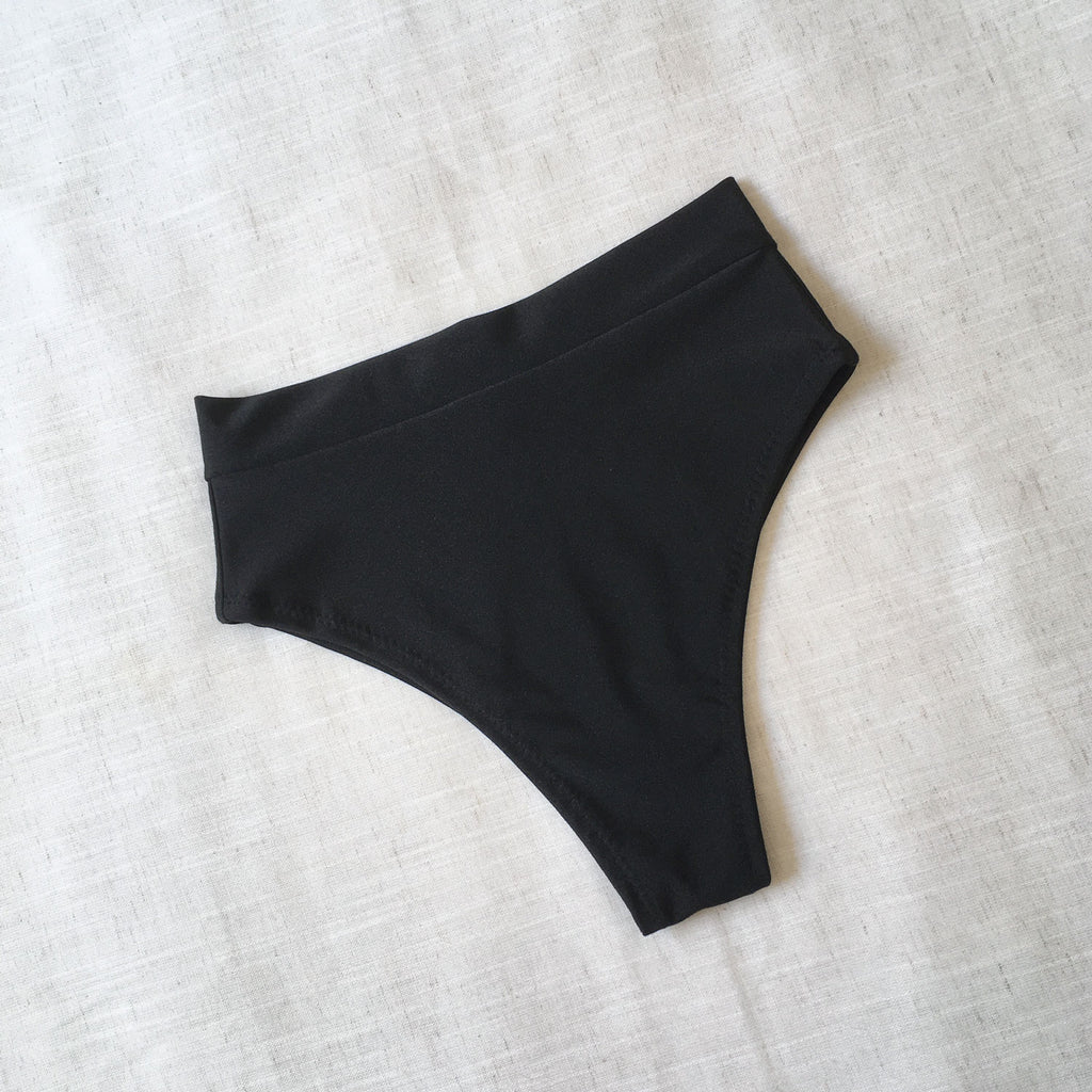 Bombacha Bikini tiro alto cavada