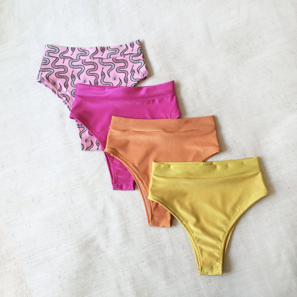 Bombacha Bikini tiro alto cavada