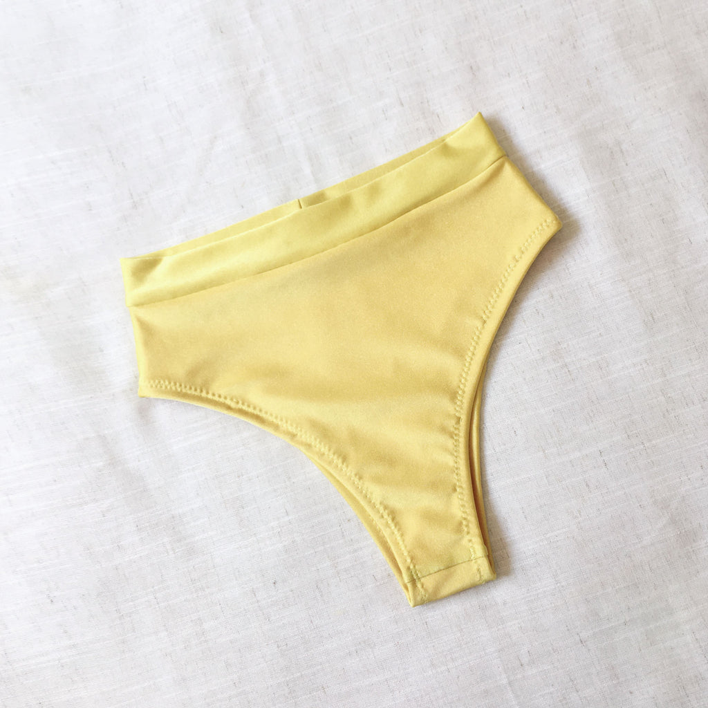 Bombacha Bikini tiro alto cavada