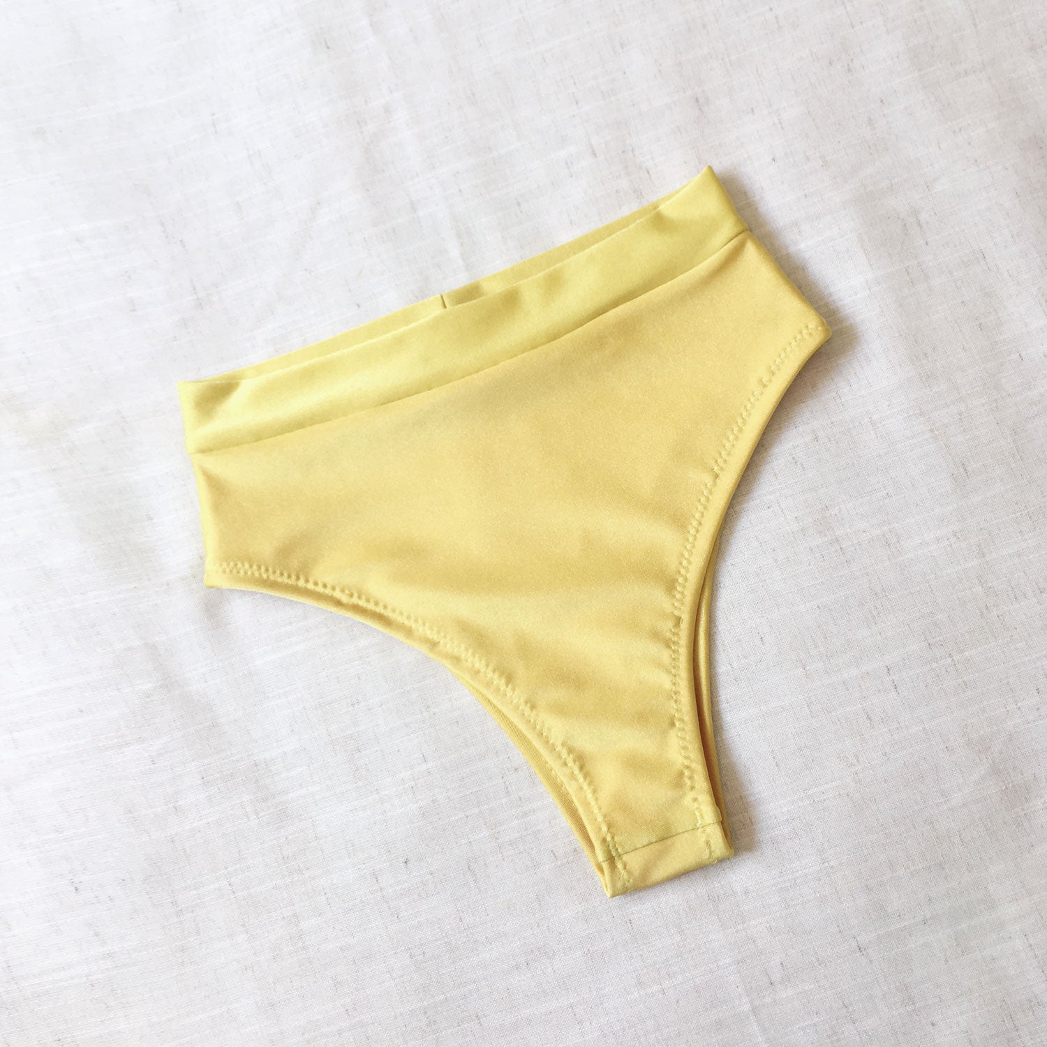 Bombacha Bikini tiro alto cavada