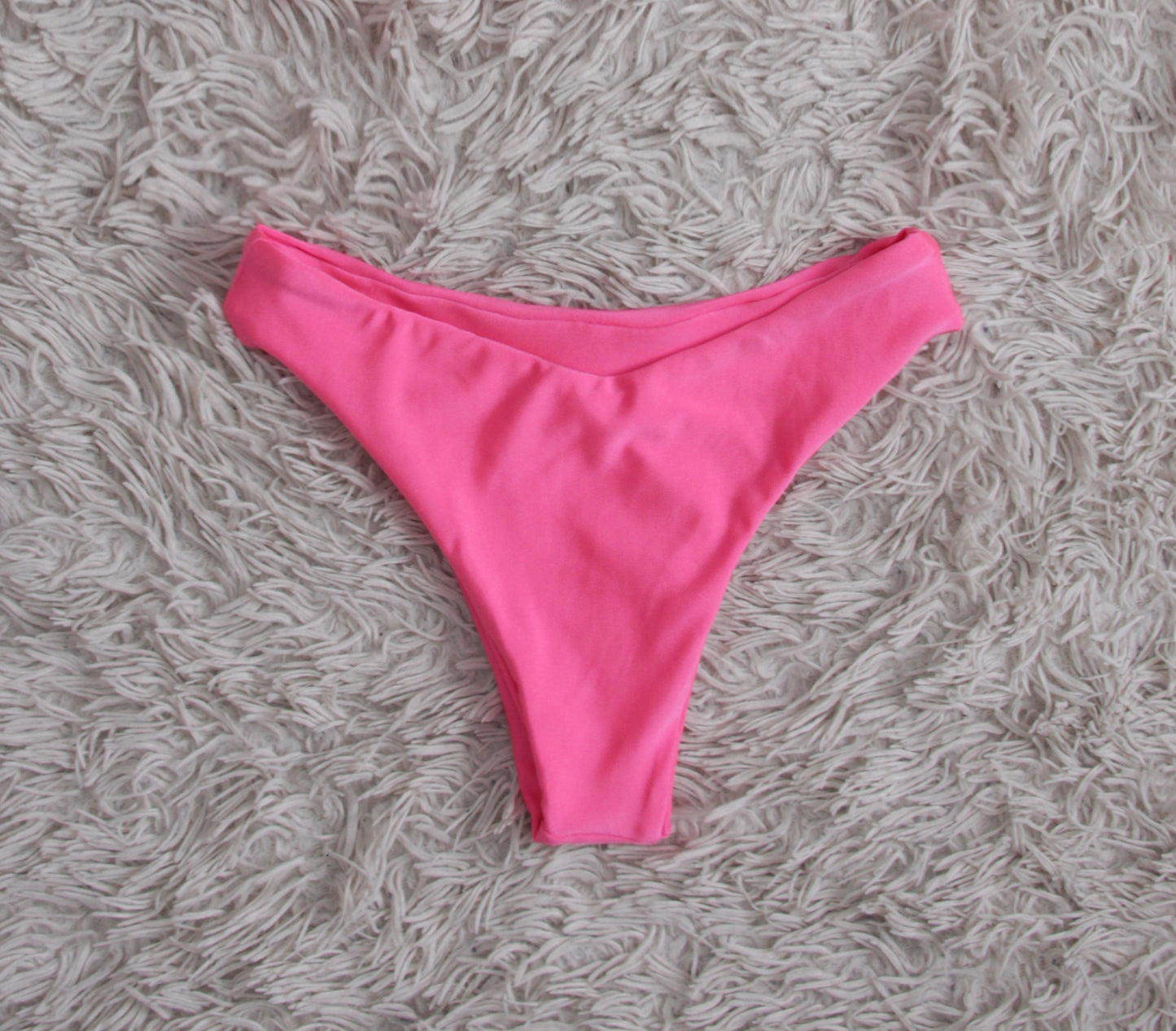 Bikini cavada sin élasticos FUCSIA